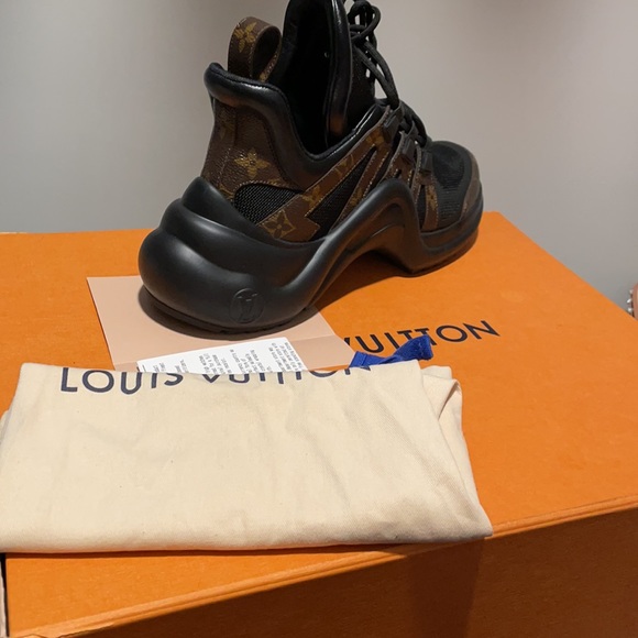 LOUIS VUITTON ARCH LIGHT SNEAKERS SIZE 40 - Picture 3 of 4